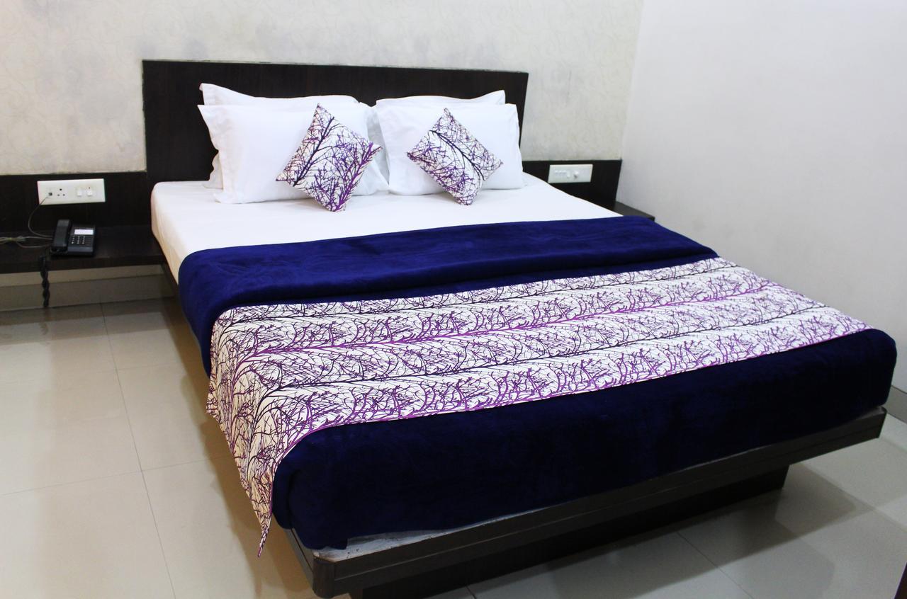 Hotel Aarya Inn Raipur  Exterior photo